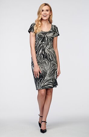 Letní šedé dámské šaty s bílou kresbou 7032