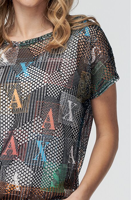 Kimonová černá síťovaná dámská halenka s barevnými písmeny 784