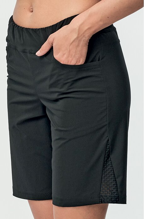 Funkční černé dámské kraťasy s kapsami a síťkou 217 sil