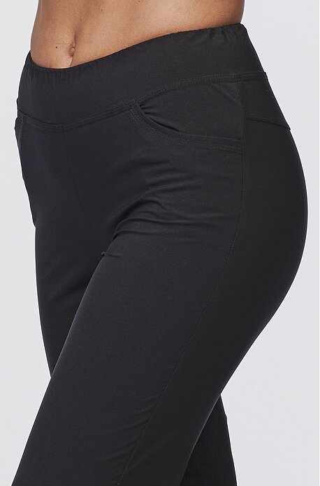 Schwarze Damen-Sommerhose mit schmalen Beinen 377