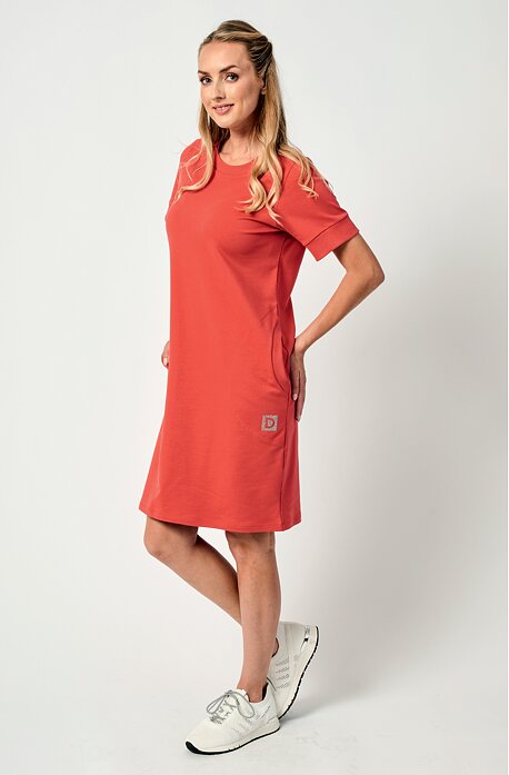 Teplákové cihlové dámské šaty s krátkými rukávy 7261