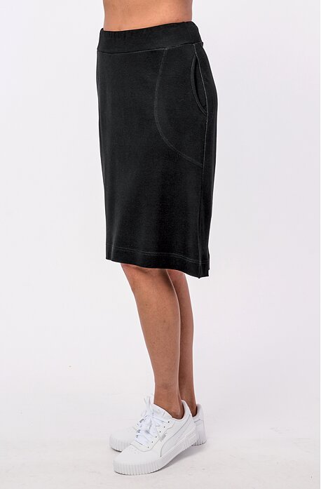 Volnější černá dámská sukně ke kolenům s kapsami 114