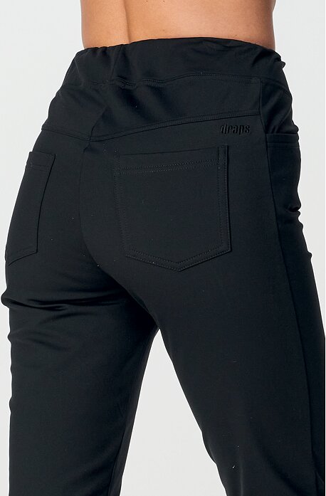 Čierne dámske dlhé nohavice s úzkymi nohavicami a vreckami 361