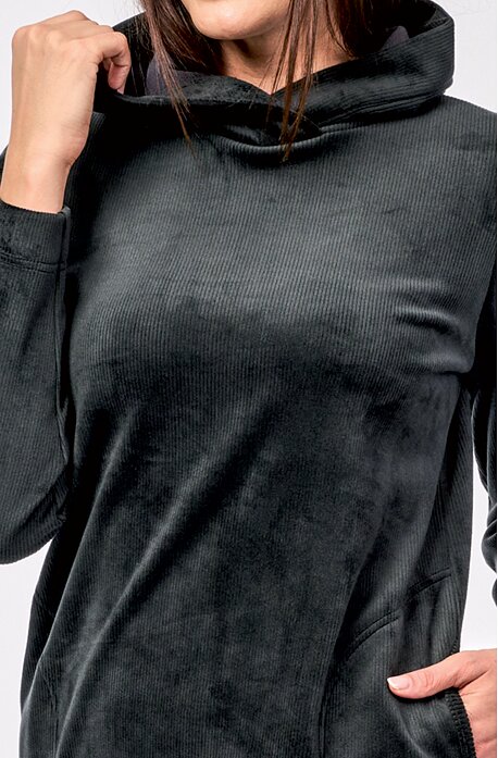 Kratší černé manšestrové dámské šaty s kapucí 7229