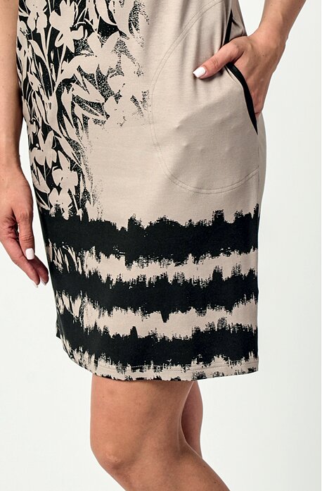 Volnější béžovo černé dámské šaty s kapsami 7124