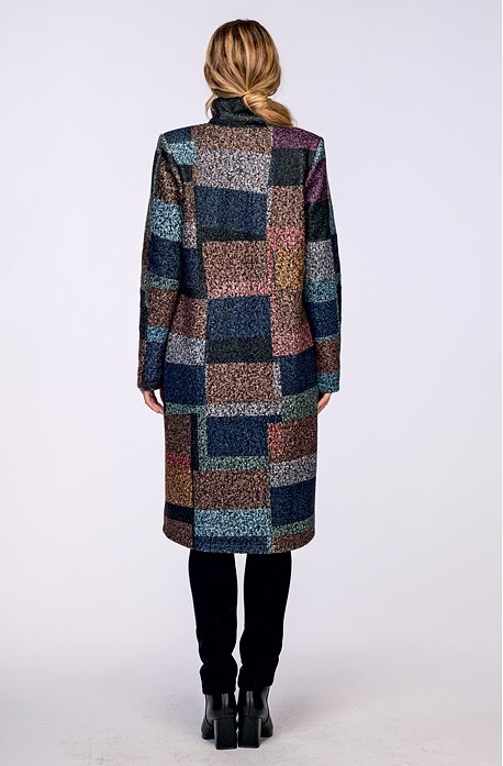 Volnější barevný dámský kabát s fazonou a kapsami 7617