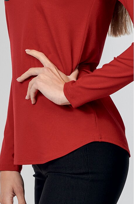 Delší červená dámská halenka s potiskem 7815