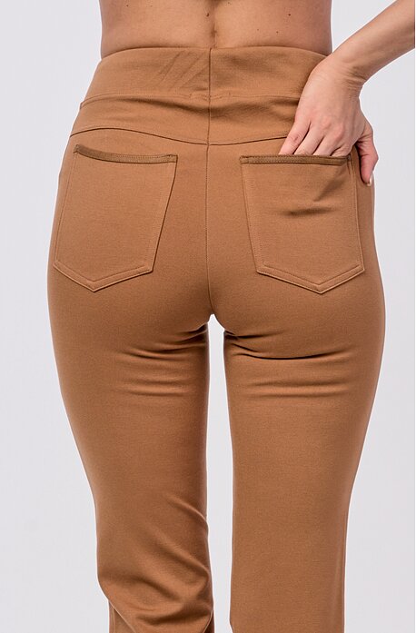 Světle hnědé rovné dámské kalhoty s kapsami 359