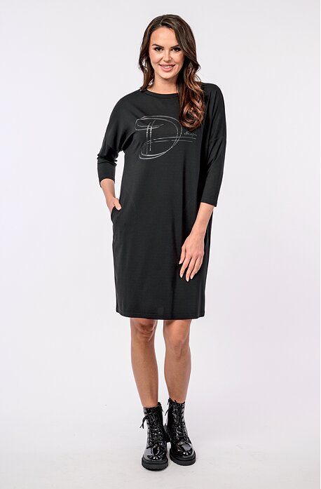 Volnější kimonové černé dámské šaty s potiskem 7143