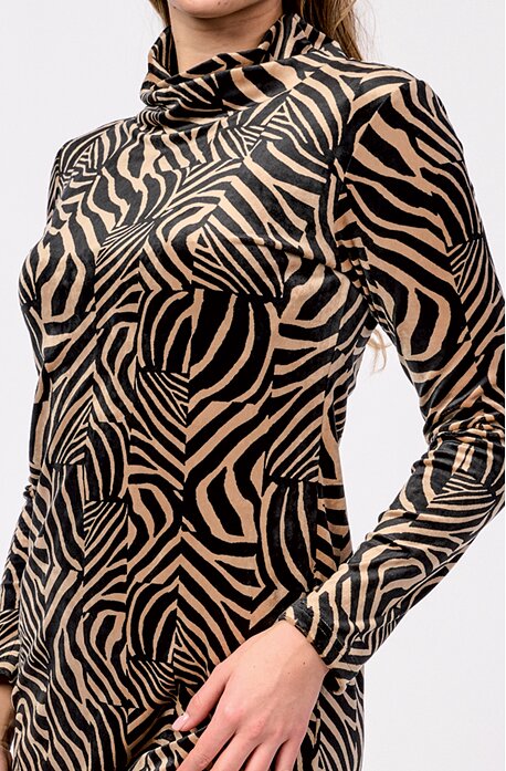 Kratší béžovočerné sametové dámské šaty s rolákem 7013