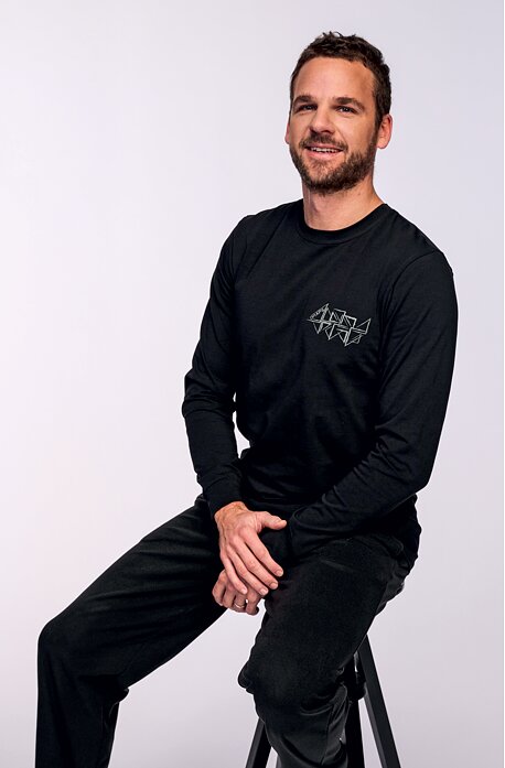 Fleecové černé pánské kalhoty s kapsami 435