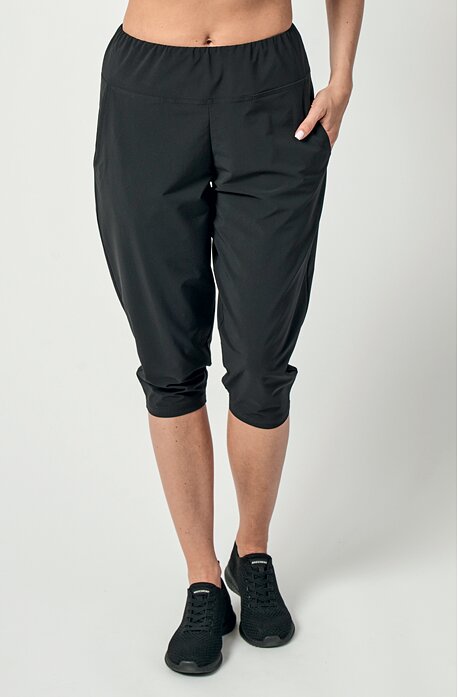 Funkční volnější černé dámské 3/4 kalhoty s kapsami 286 sil